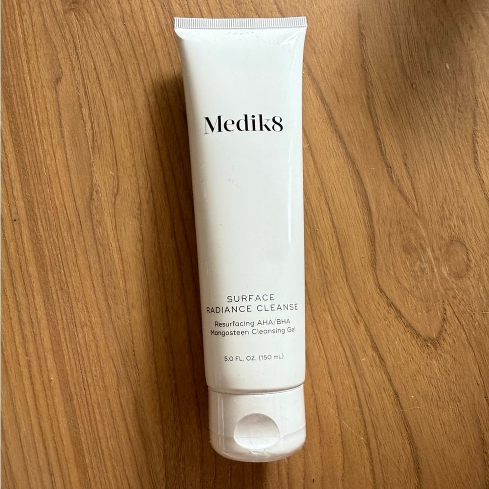 Medik8 Surface Radiance Cleanse Gel – 150ml | NEW